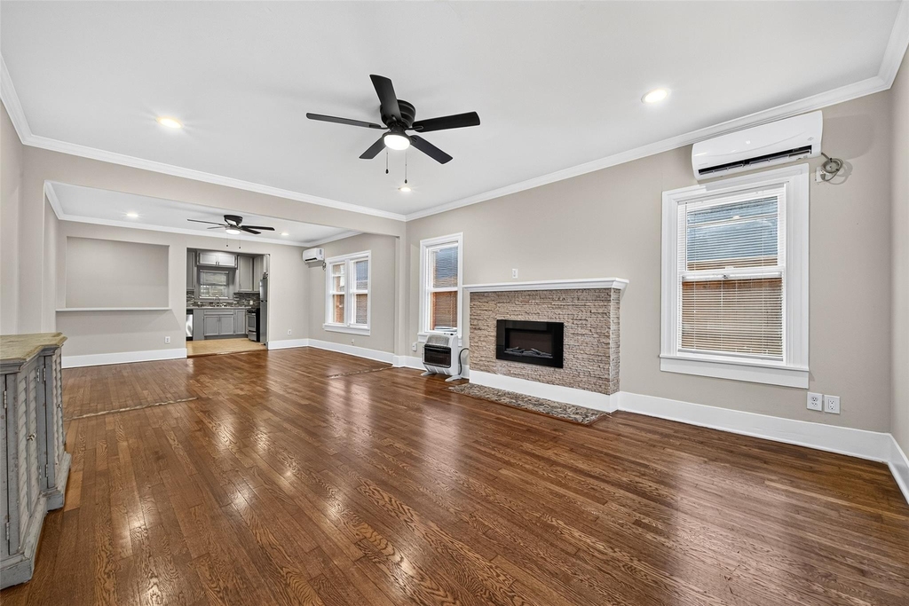 1927 Hawthorne Street - Photo 2