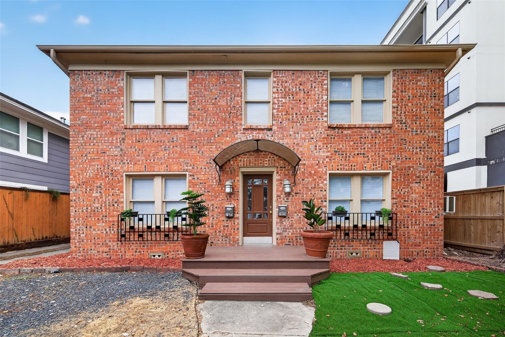 1927 Hawthorne Street - Photo 0