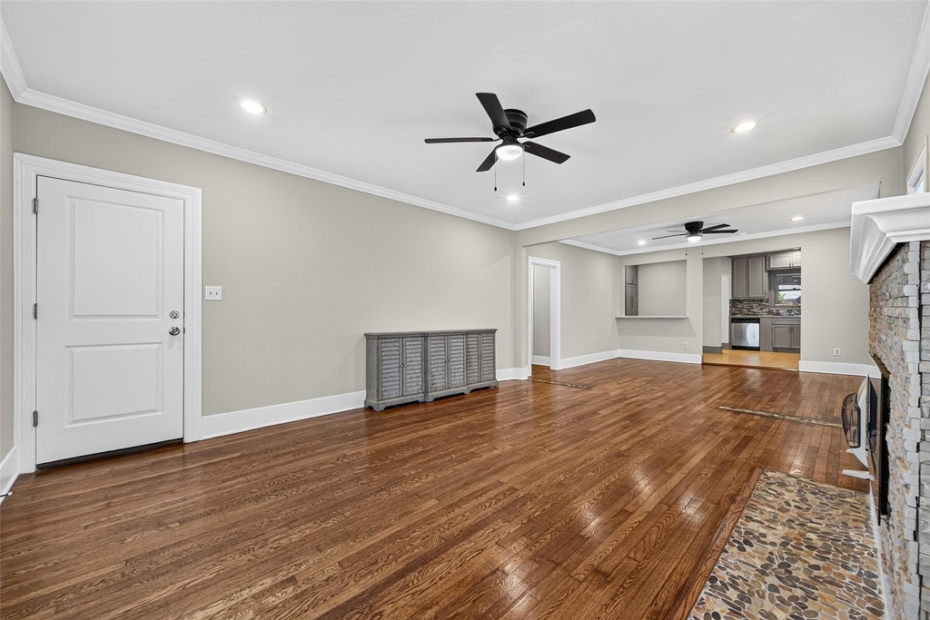 1927 Hawthorne Street - Photo 3