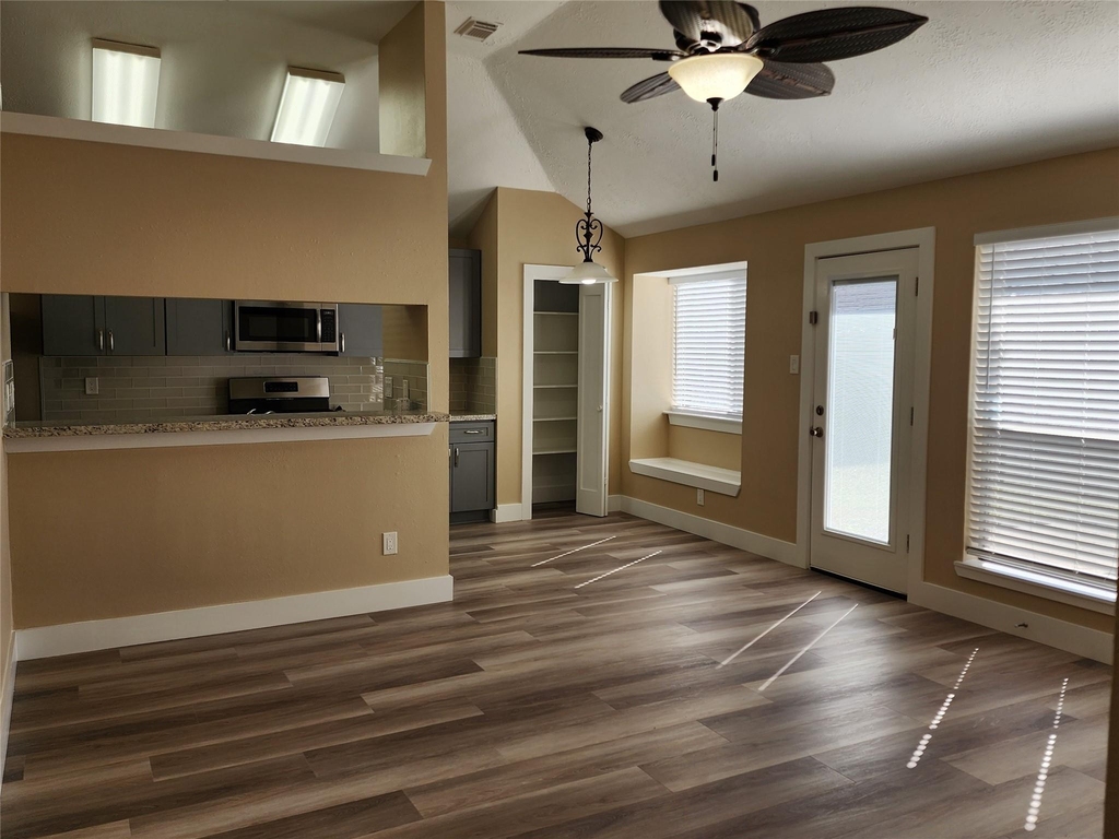 17415 Chamberlain Drive - Photo 2