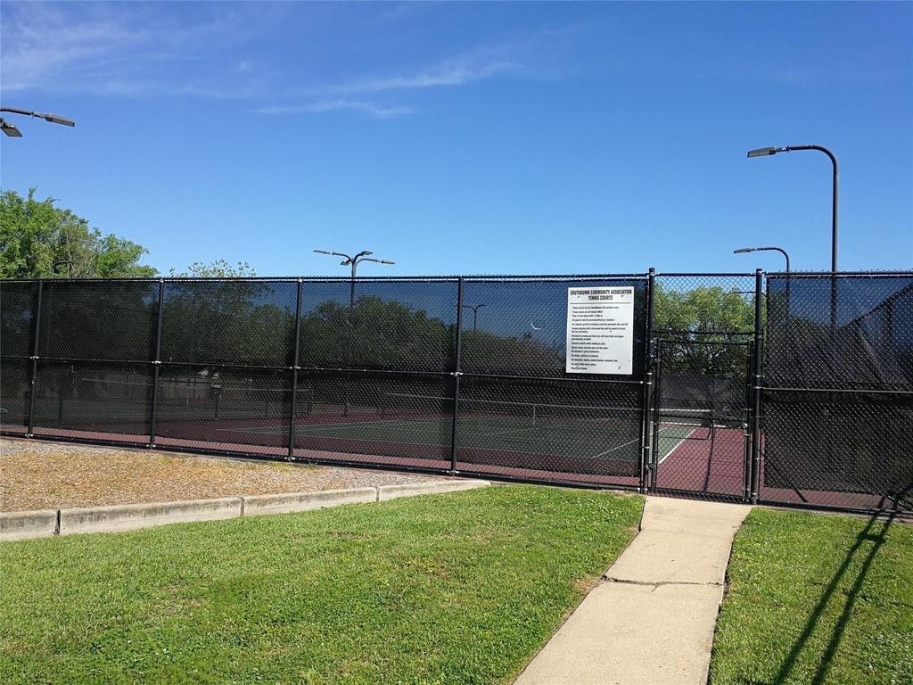 802 Portsmouth Drive - Photo 32