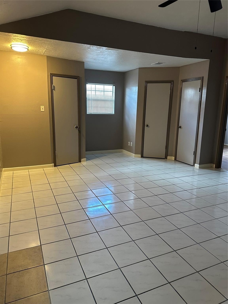 11807 Acadian Drive - Photo 3