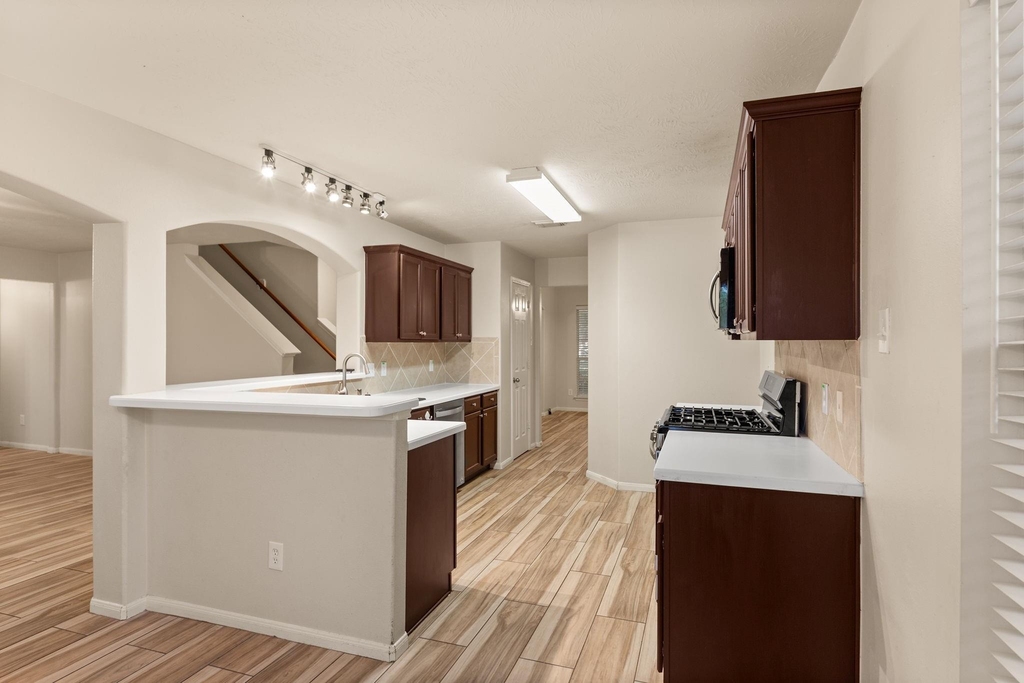 2734 Sage Bluff Avenue - Photo 8