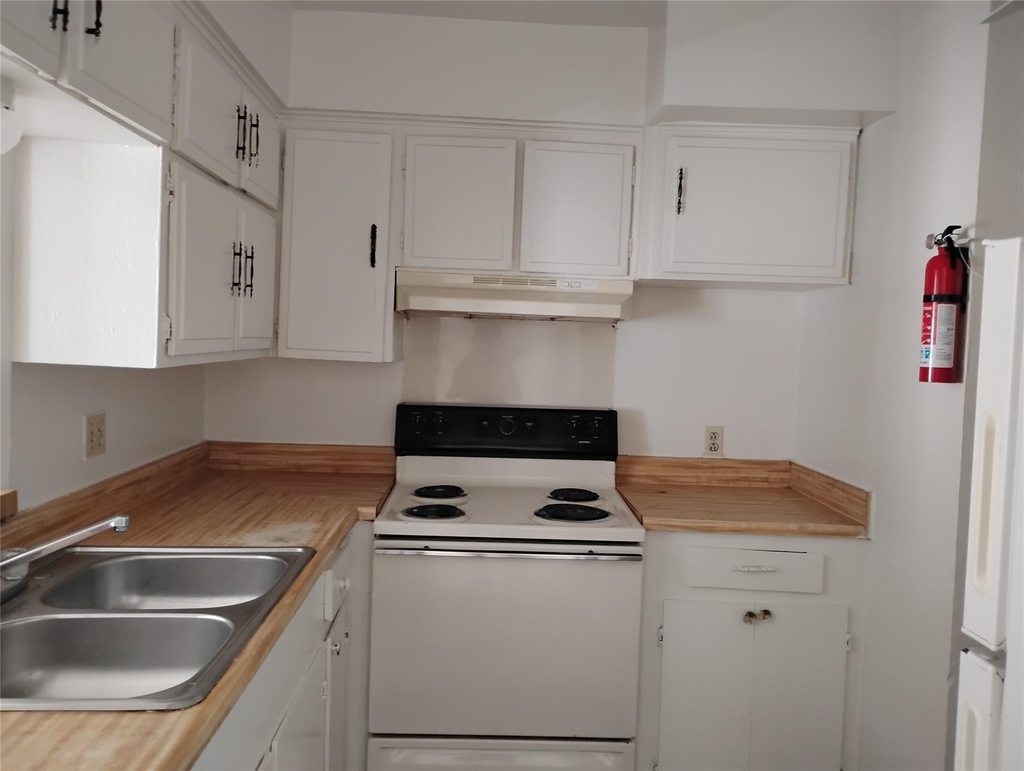 3003 Broadway St Street - Photo 1