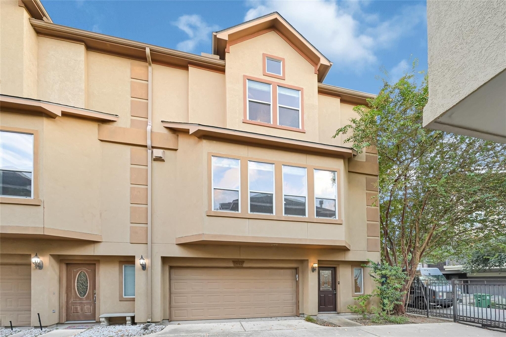 1402 Thompson Street - Photo 0