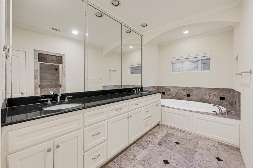 1402 Thompson Street - Photo 23