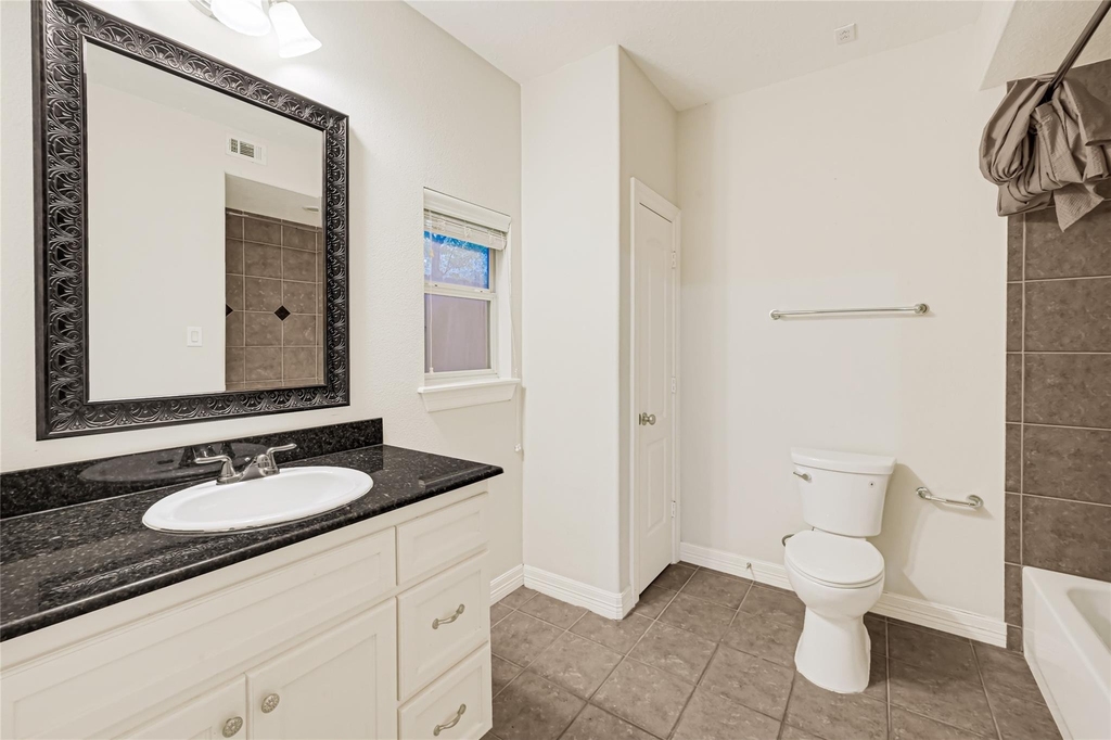 1402 Thompson Street - Photo 6