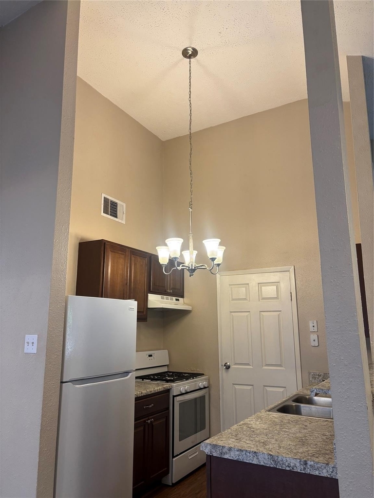 10041 Rosbrook Drive - Photo 4