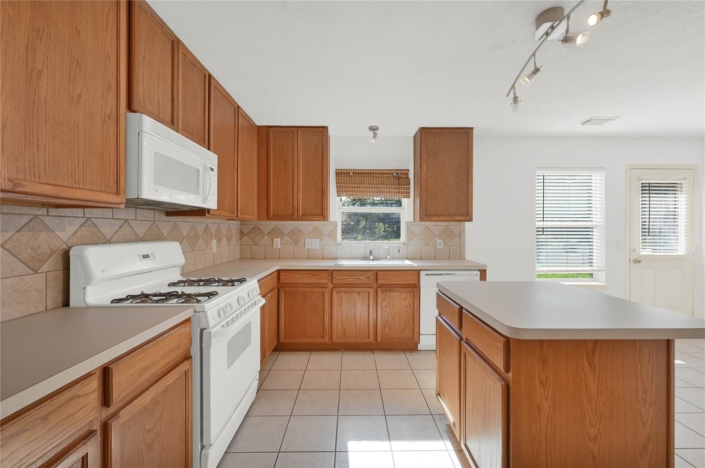 10326 E Summit Canyon Drive - Photo 7