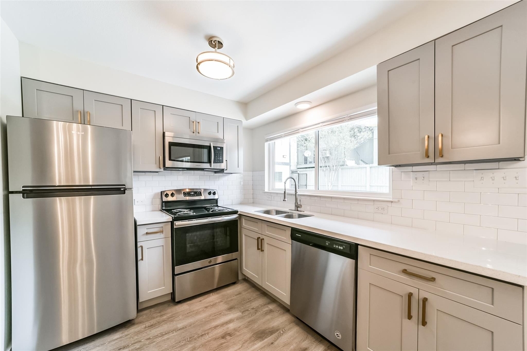 1608 Welch Street - Photo 4