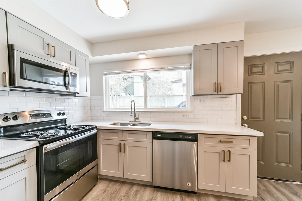 1608 Welch Street - Photo 5