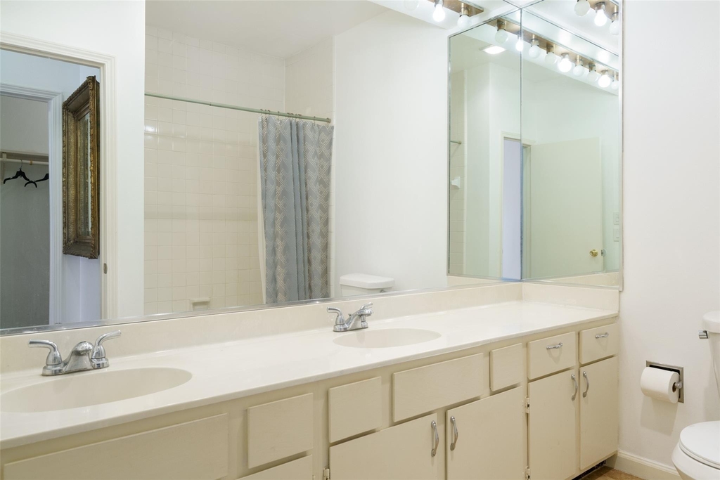 2209 S Braeswood Boulevard - Photo 6