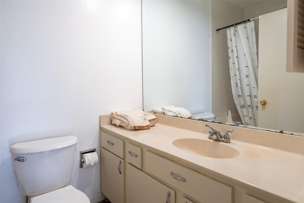 2209 S Braeswood Boulevard - Photo 12
