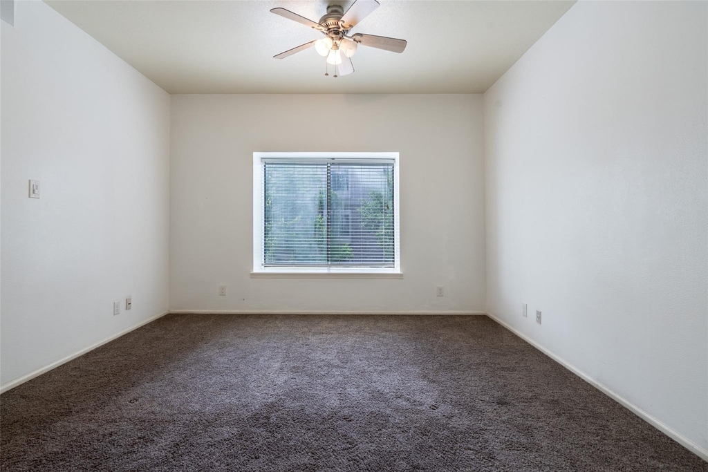 2209 S Braeswood Boulevard - Photo 10