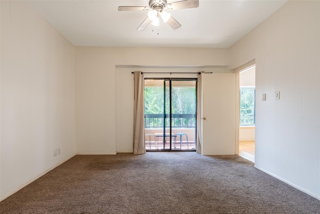 2209 S Braeswood Boulevard - Photo 14