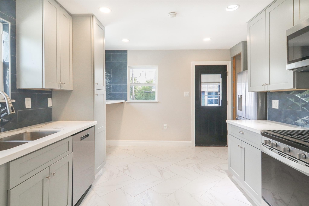 2146 Sul Ross Street - Photo 2