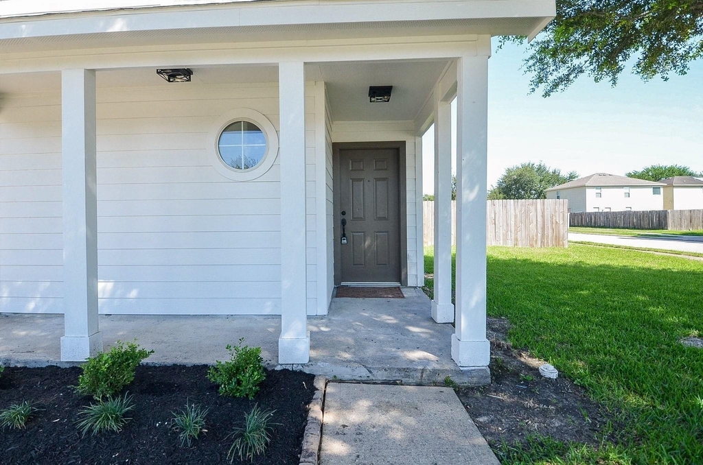 3906 Hollow Cove Lane - Photo 1