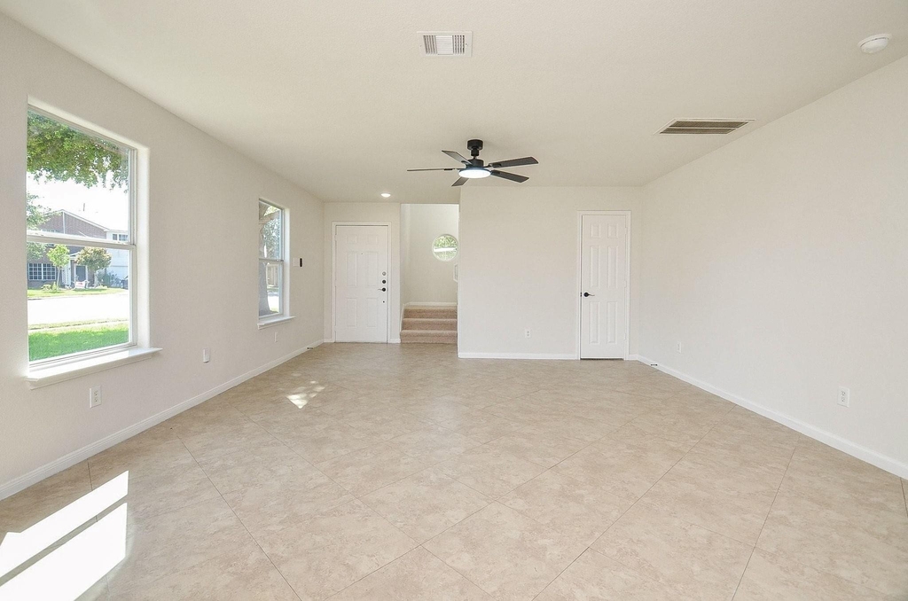 3906 Hollow Cove Lane - Photo 4