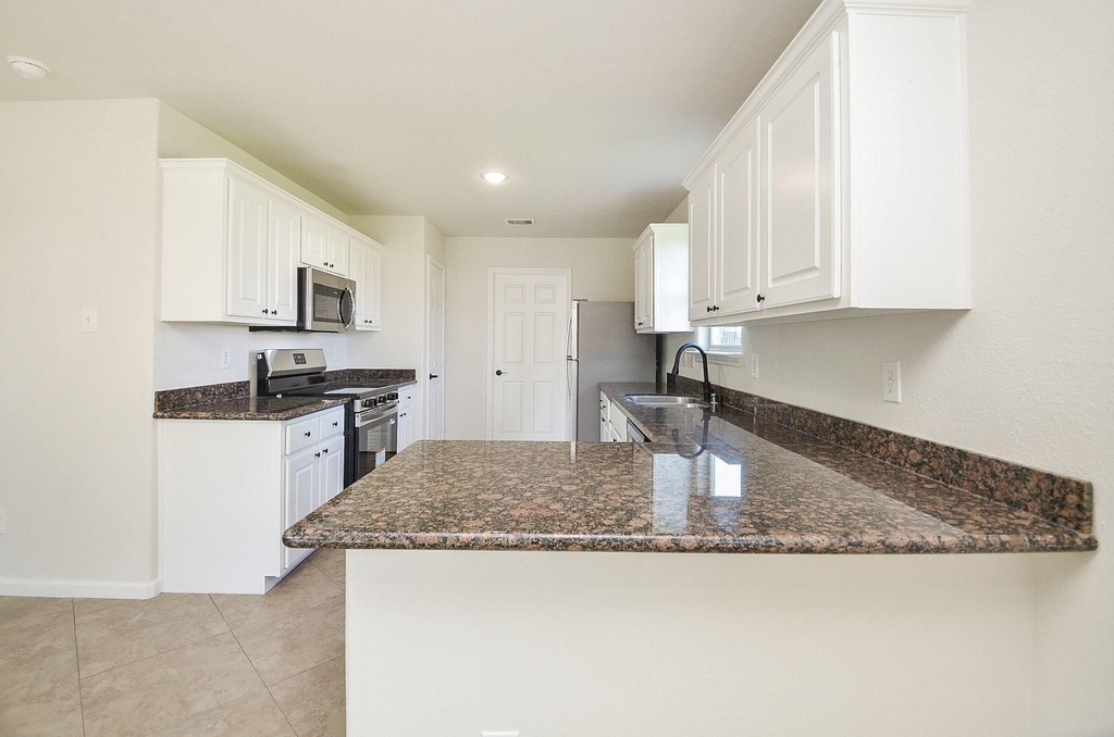 3906 Hollow Cove Lane - Photo 6