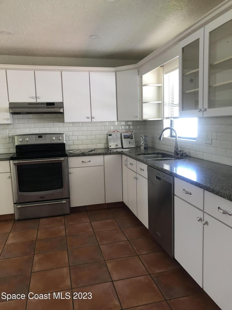 2046 Sea Avenue - Photo 6