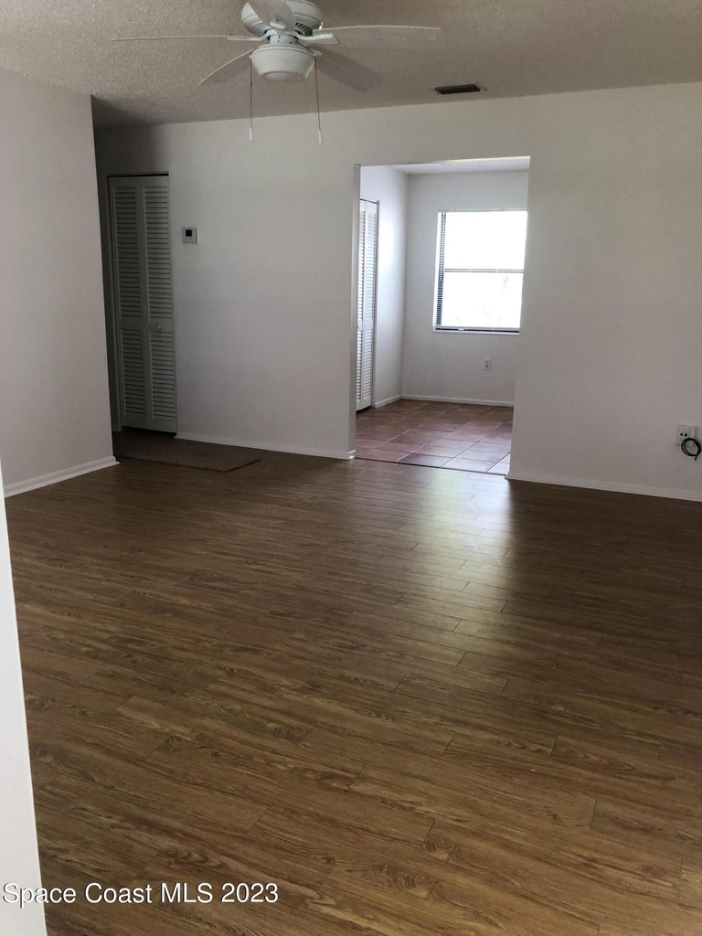 2046 Sea Avenue - Photo 3