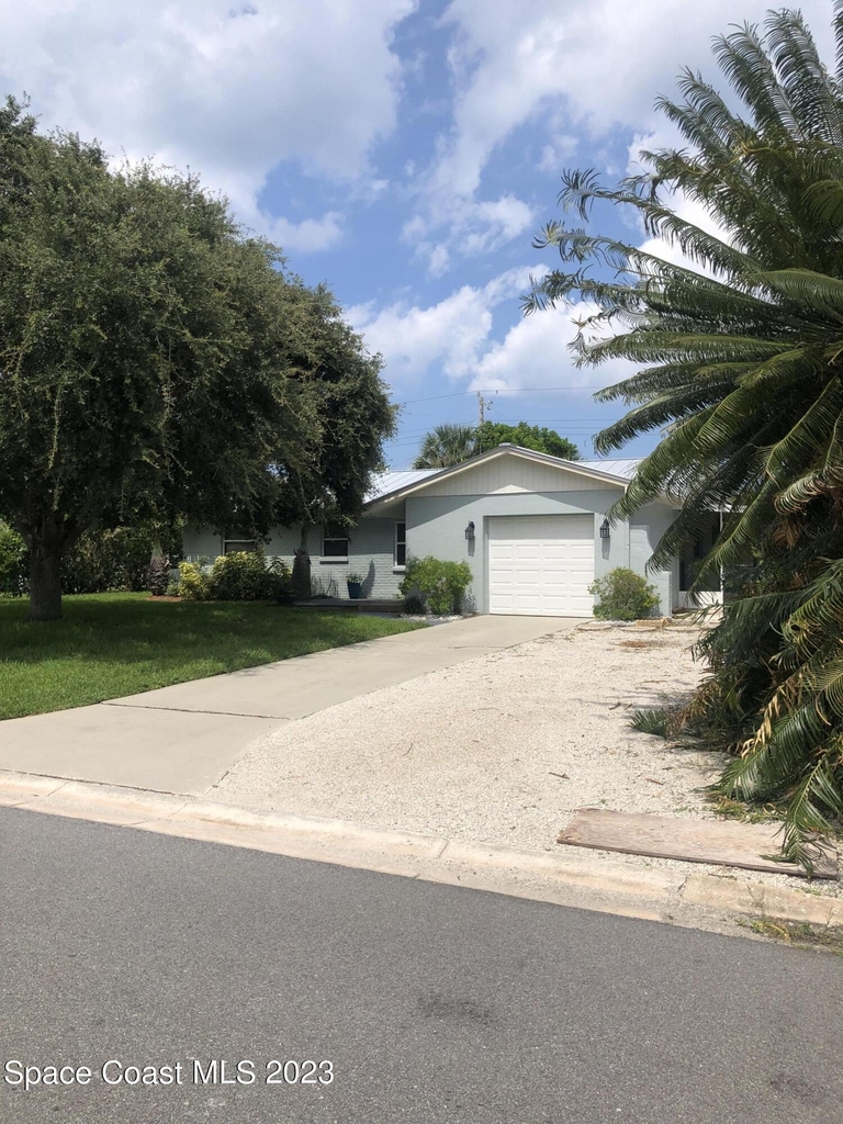 2046 Sea Avenue - Photo 1