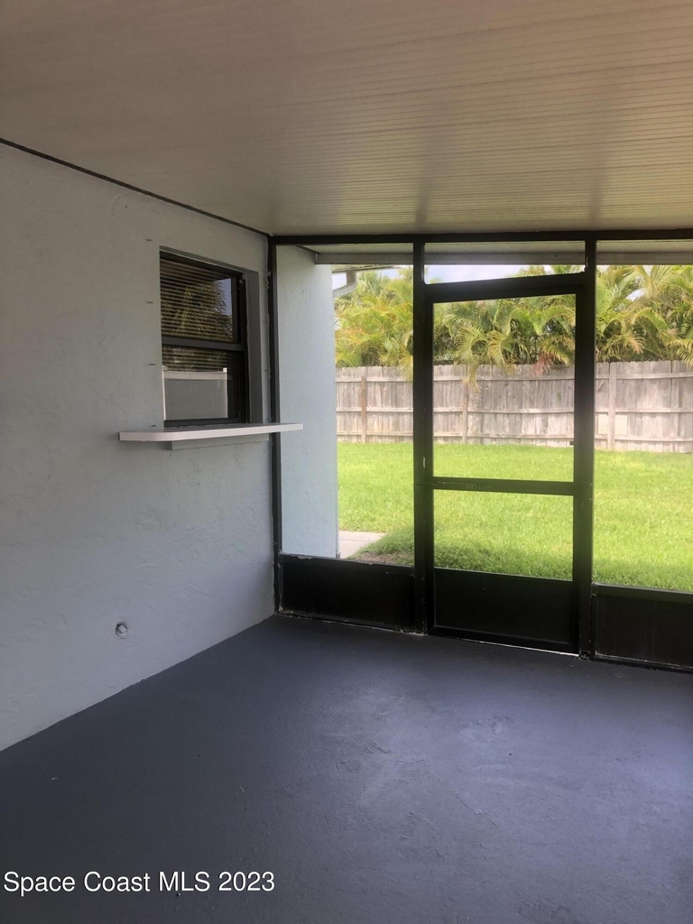 2046 Sea Avenue - Photo 9
