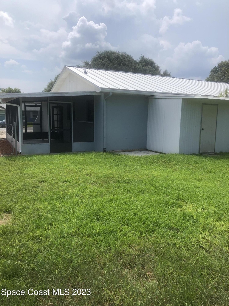 2046 Sea Avenue - Photo 11