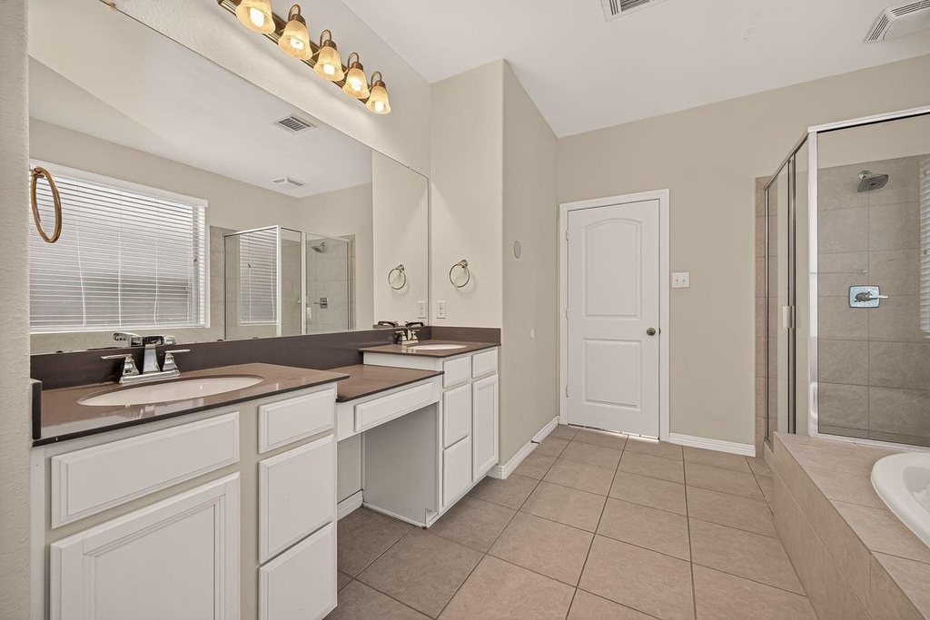 11202 Bluewater Lagoon Circle - Photo 7