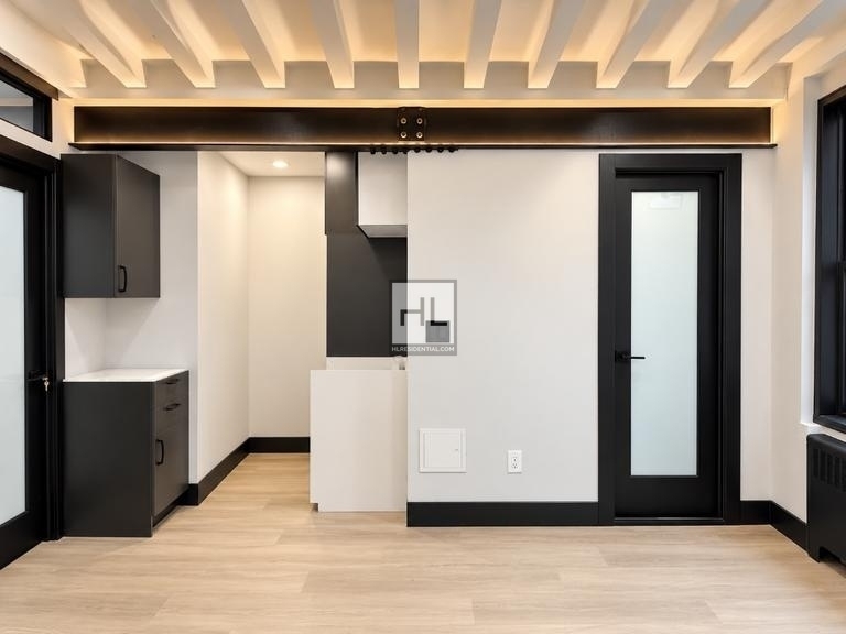 East 58 Street - Photo 3