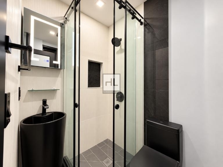 East 58 Street - Photo 4
