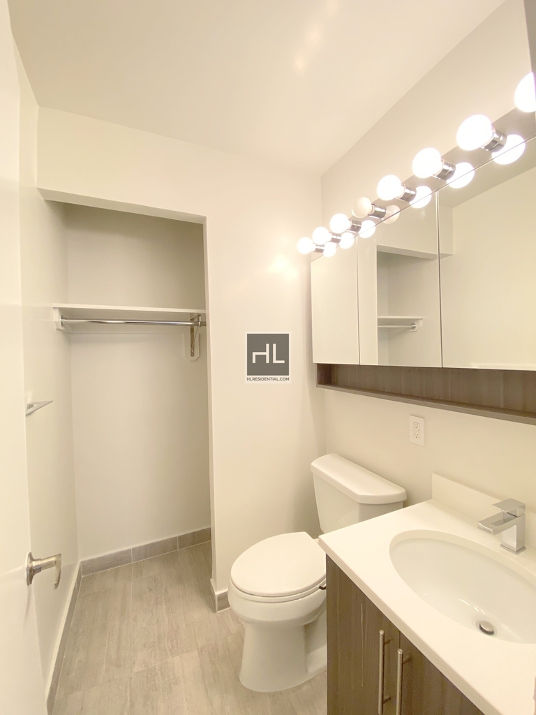 West 53 Street - Photo 4