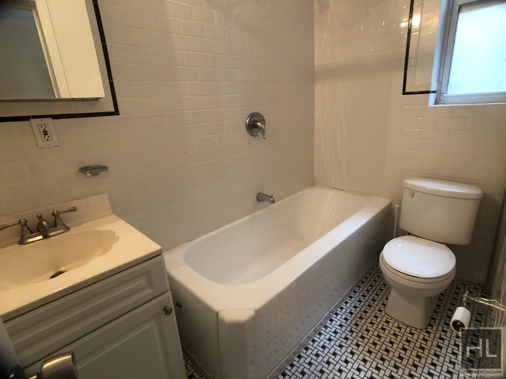 West 13 Street - Photo 3