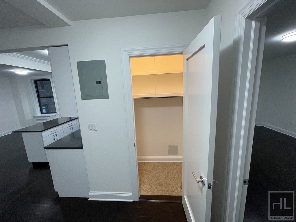 West 55 Street - Photo 3
