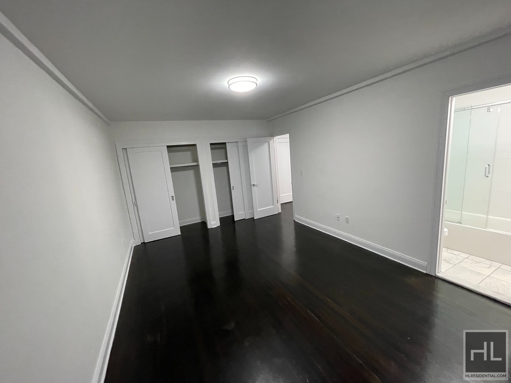 West 55 Street - Photo 2