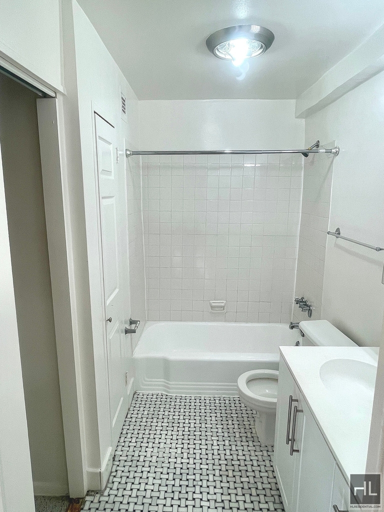 East 36 Street - Photo 4