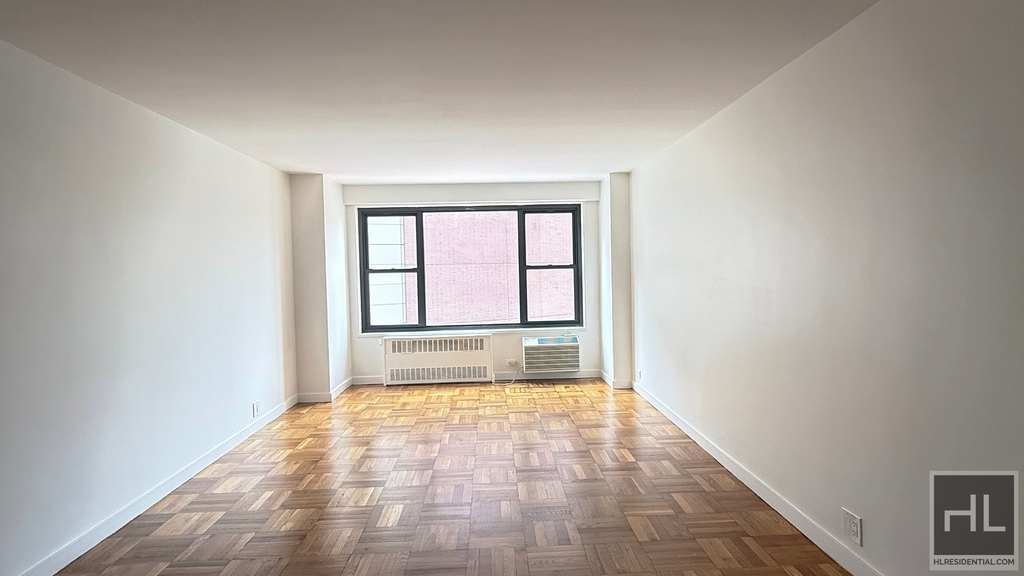 Fourth Avenue - Photo 1
