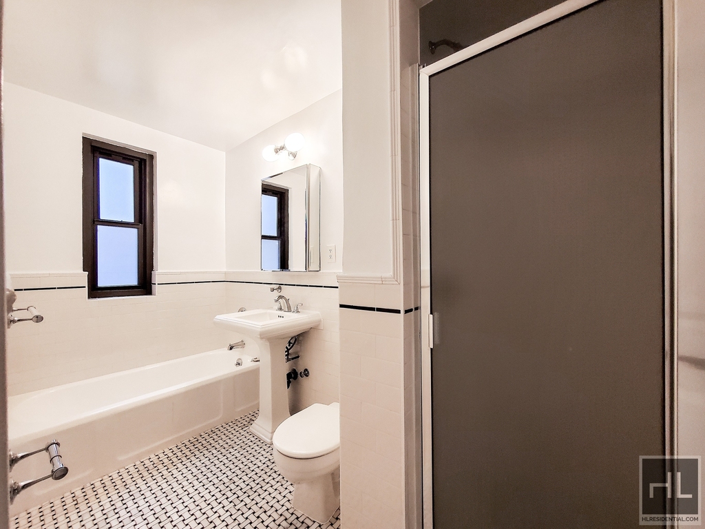 East 56 Street - Photo 3