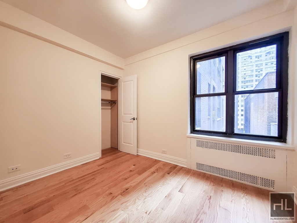 East 56 Street - Photo 4