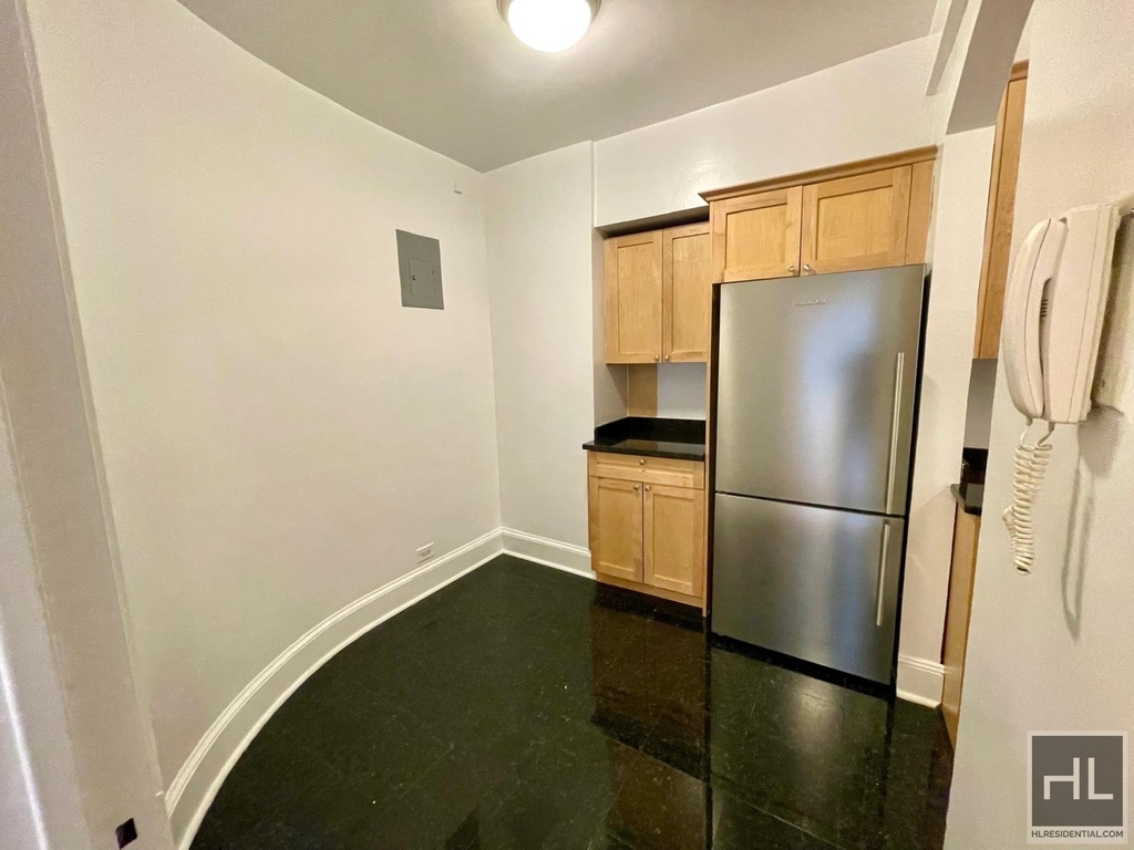 East 56 Street - Photo 6