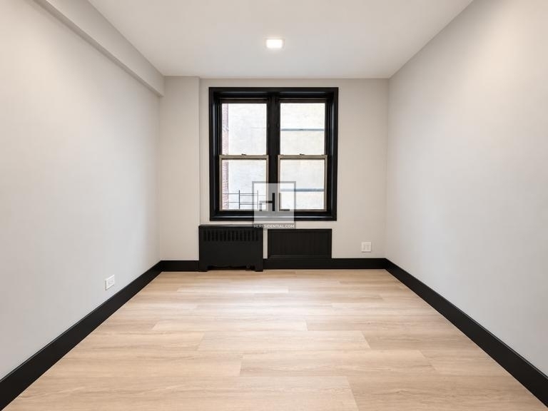 East 58 Street - Photo 4