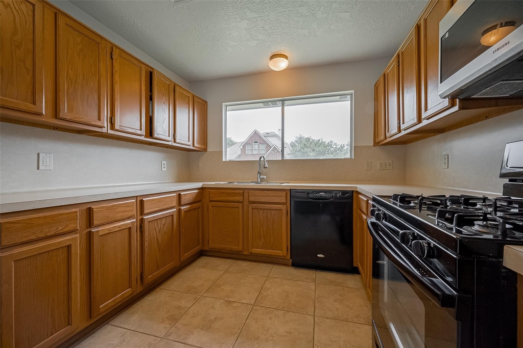 3007 Cloverdale - Photo 7