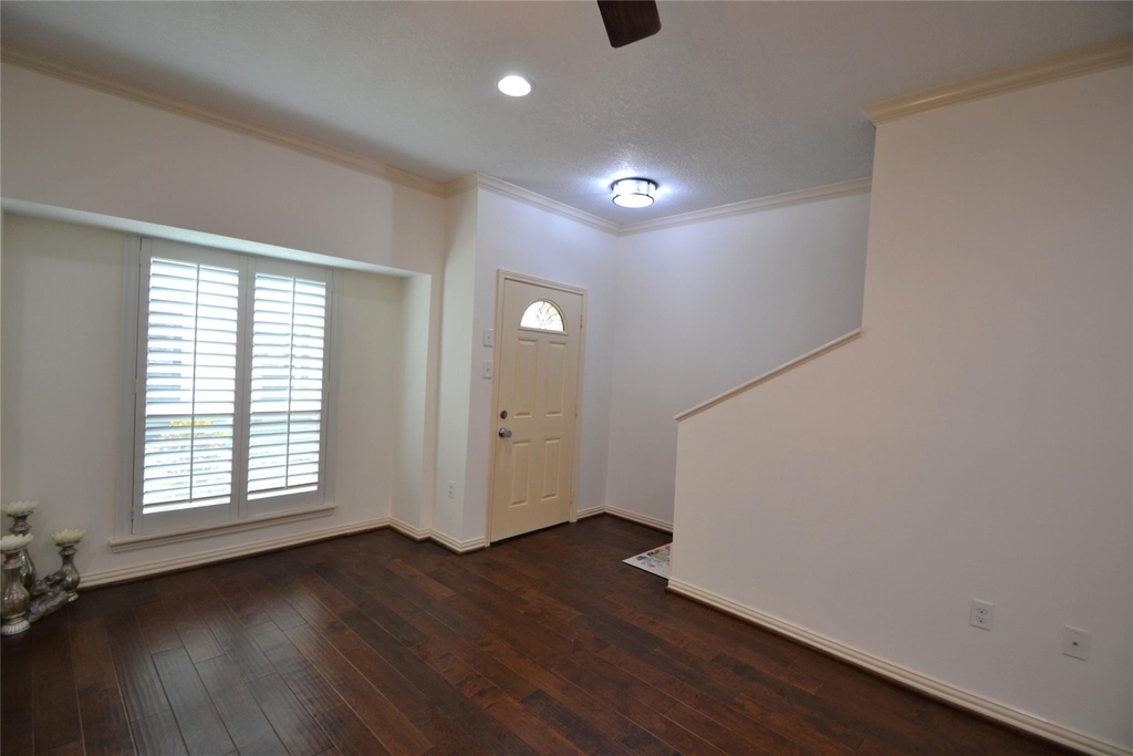 830 Threadneedle Street - Photo 2