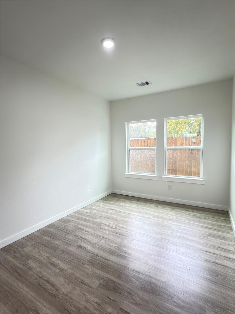 7502 Laura Koppe Road - Photo 8