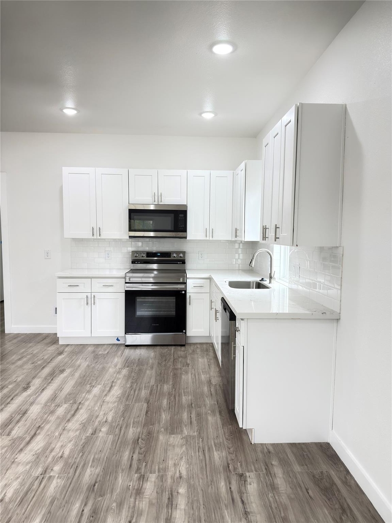 7502 Laura Koppe Road - Photo 4