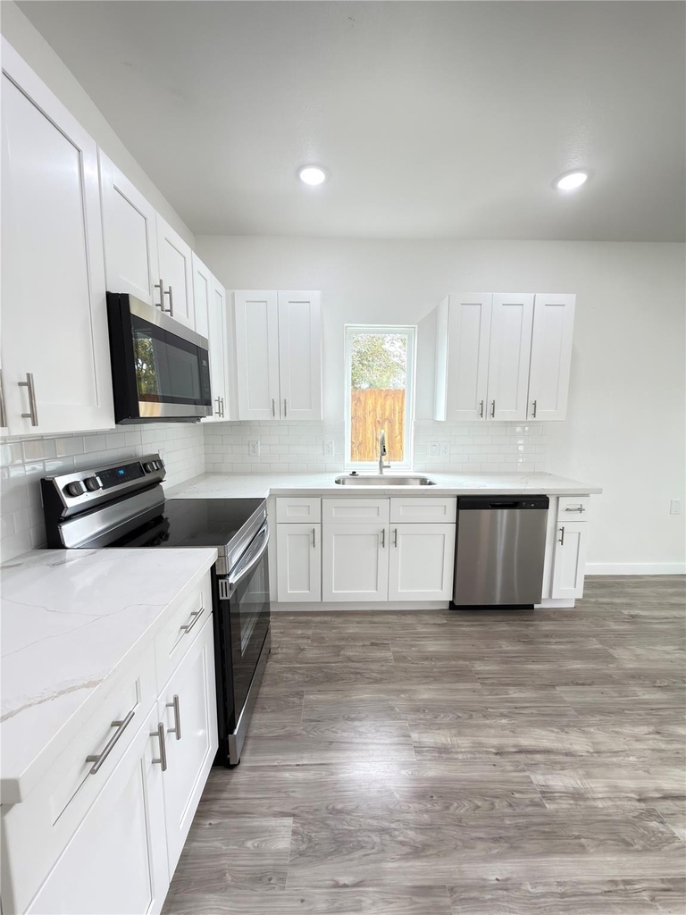 7502 Laura Koppe Road - Photo 2