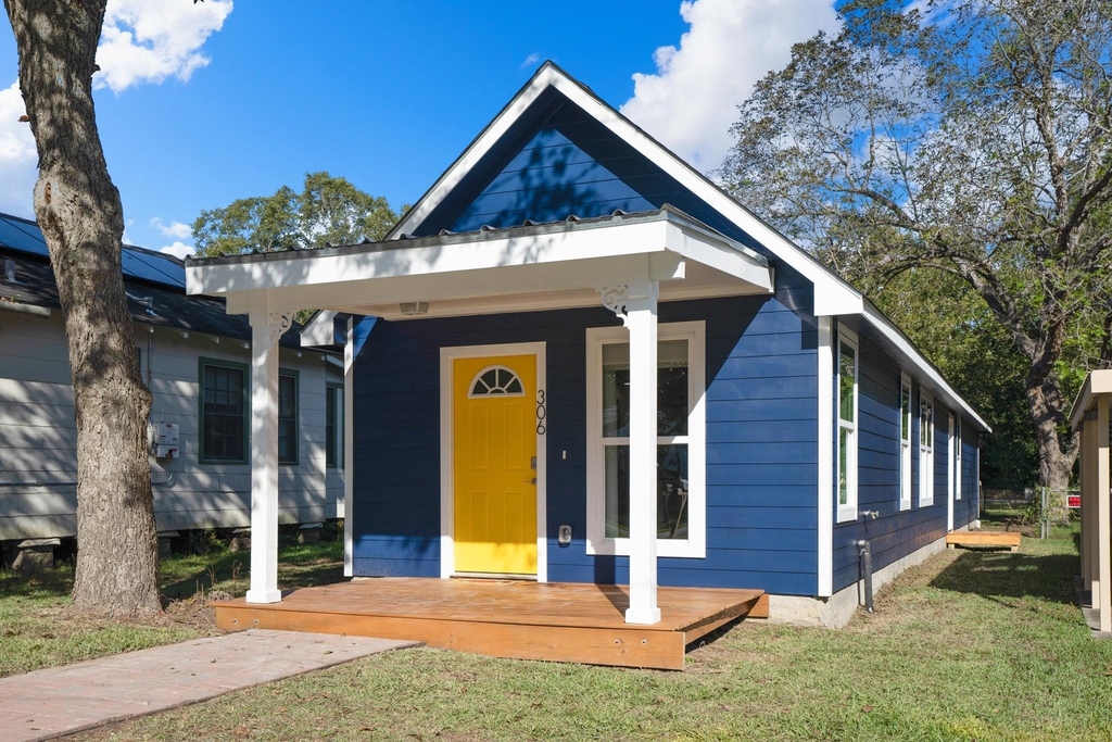 306 Foster Street - Photo 0