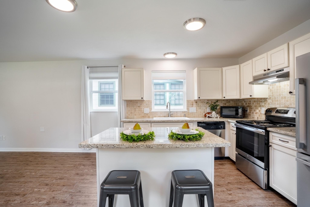 306 Foster Street - Photo 7
