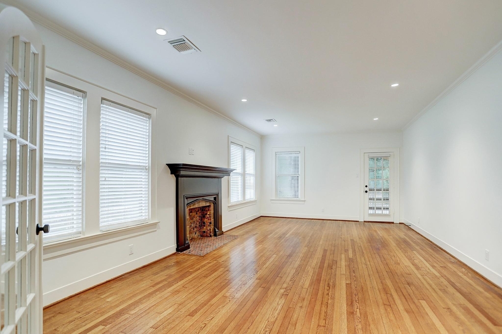 1903 W Walker Street - Photo 7