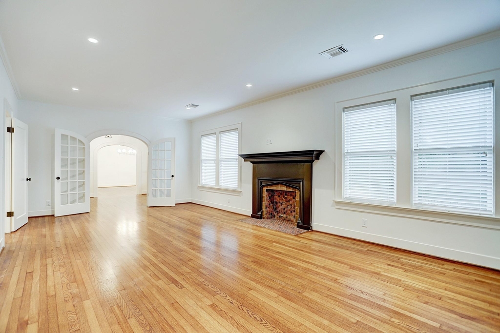 1903 W Walker Street - Photo 9